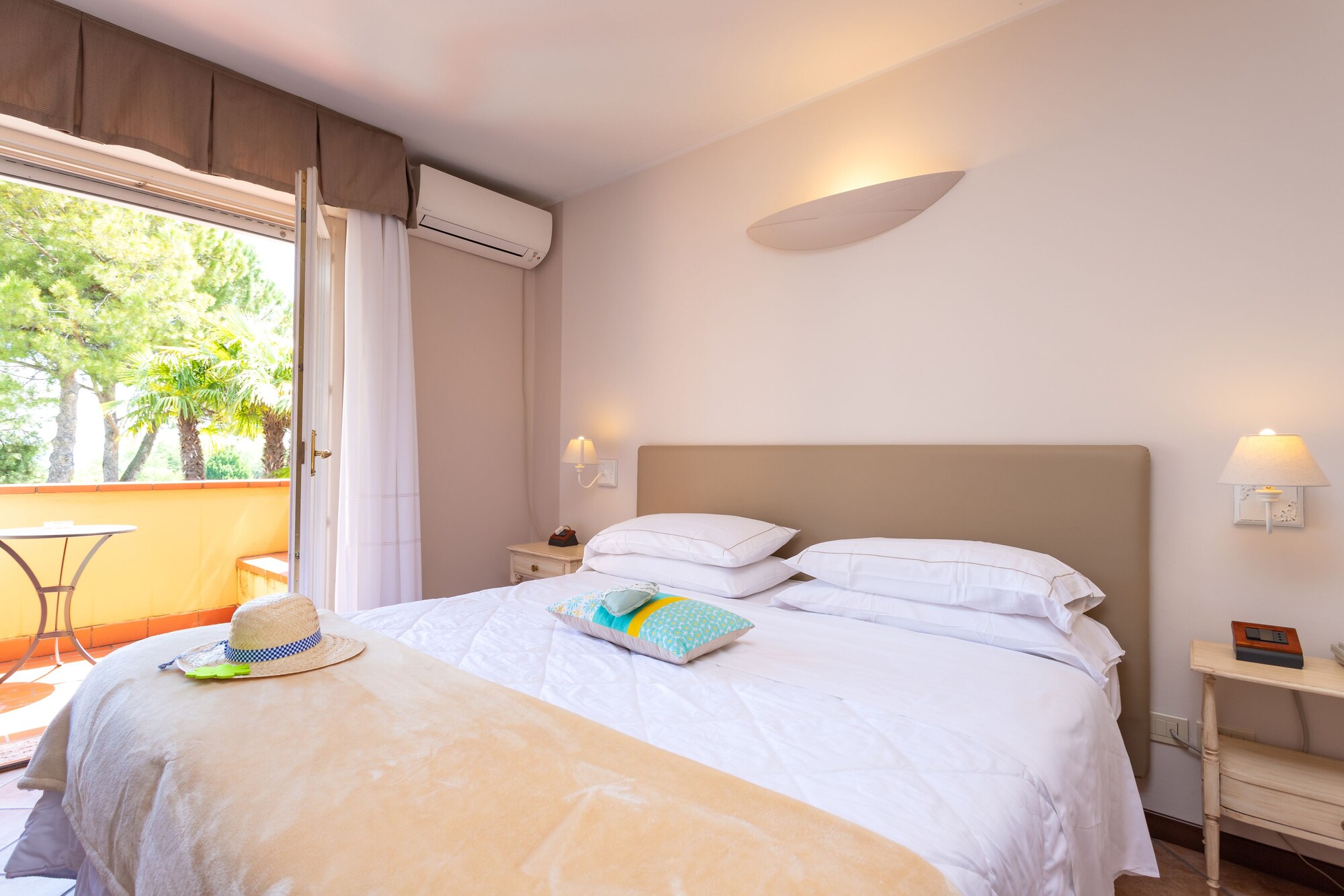 ROOM, SINGLE, DOUBLE BED, BALCONY