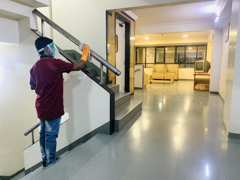 Hotel New Uttam Hira Palace 9/34