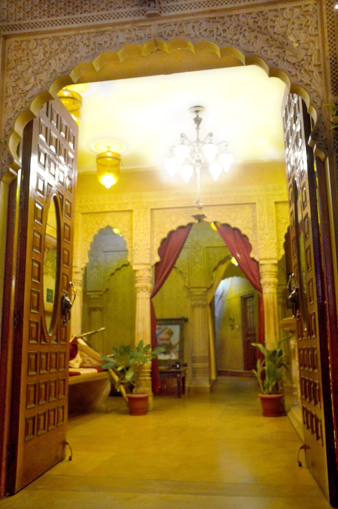 Vista Rooms at Patwa Haveli Road 4/63