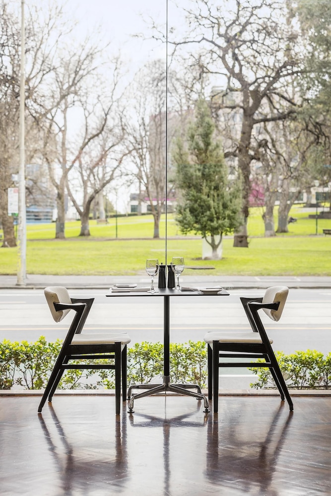 Flagstaff Gardens Hotel 37/65