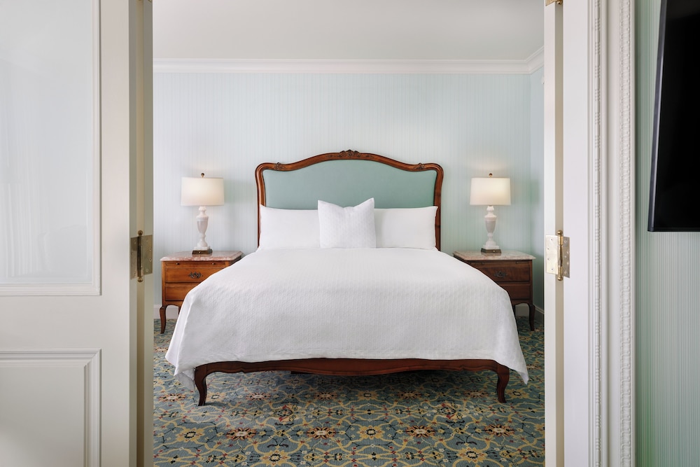 EXECUTIVE, SUITE, KING BED, KITCHEN