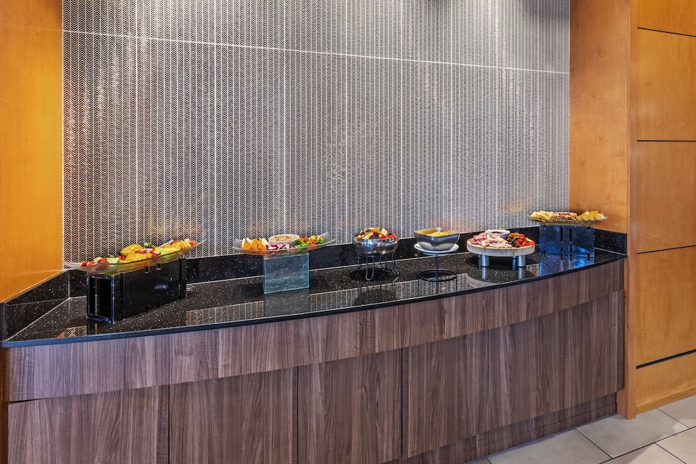 Embassy Suites by Hilton Houston Energy Corridor 20/63
