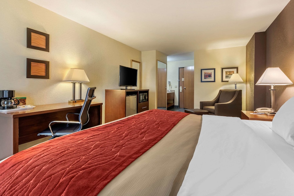 Comfort Inn Warren I-69 10/30