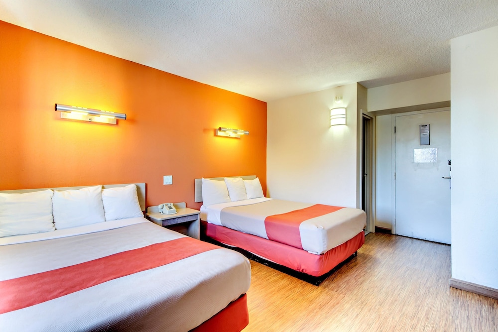 Motel6 Washington, DC 28/66
