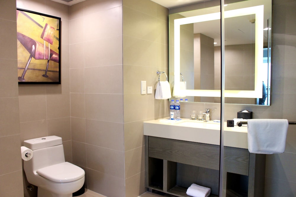 Hyatt Place Shenzhen Airport 17/70