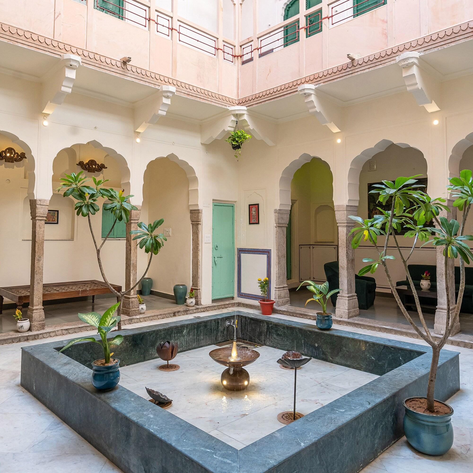 Bloom Boutique - Chelon Haveli 36/47
