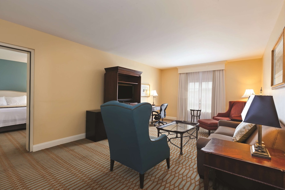 Virginia Crossings Hotel Conference Center 25/41