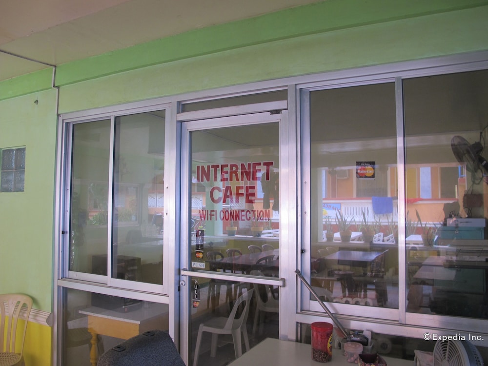 White Beach Hotel Bar And Restaurant 7/90