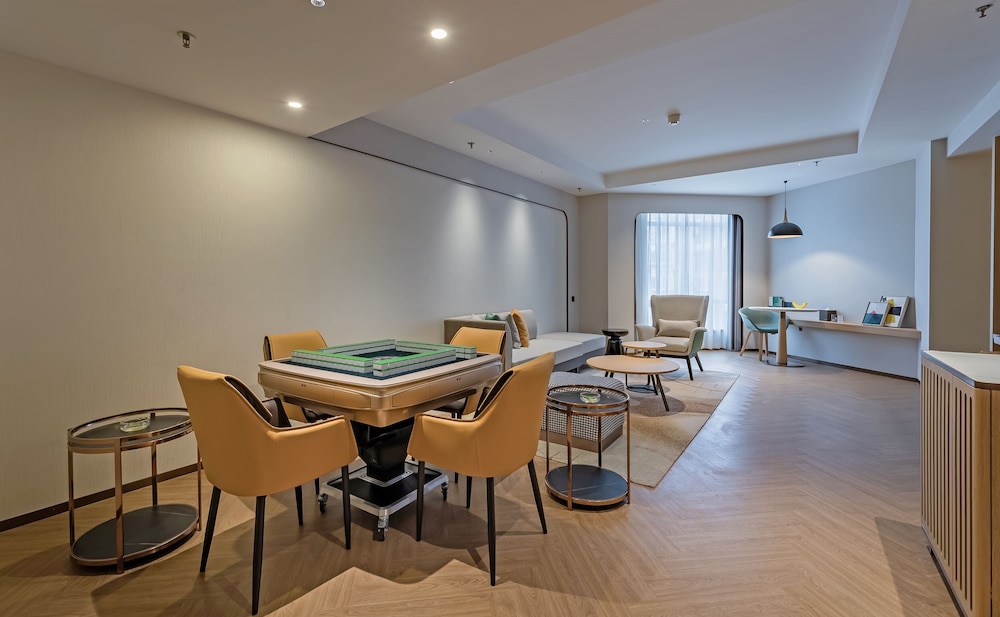 Holiday Inn Chongqing Guanyinqiao 38/50