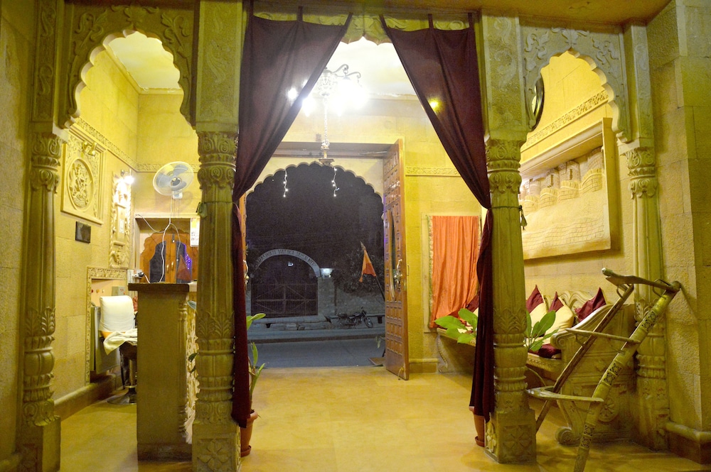 Vista Rooms at Patwa Haveli Road 61/63
