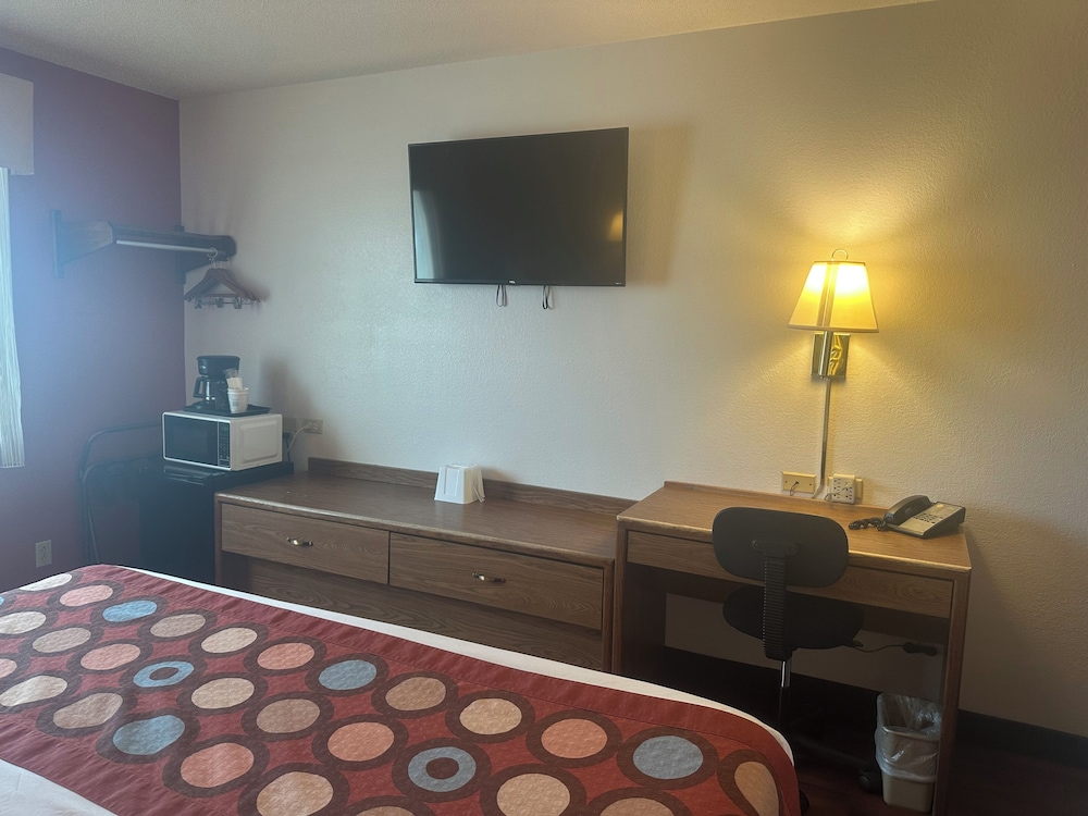 Super 8 by Wyndham Las Vegas 2/26