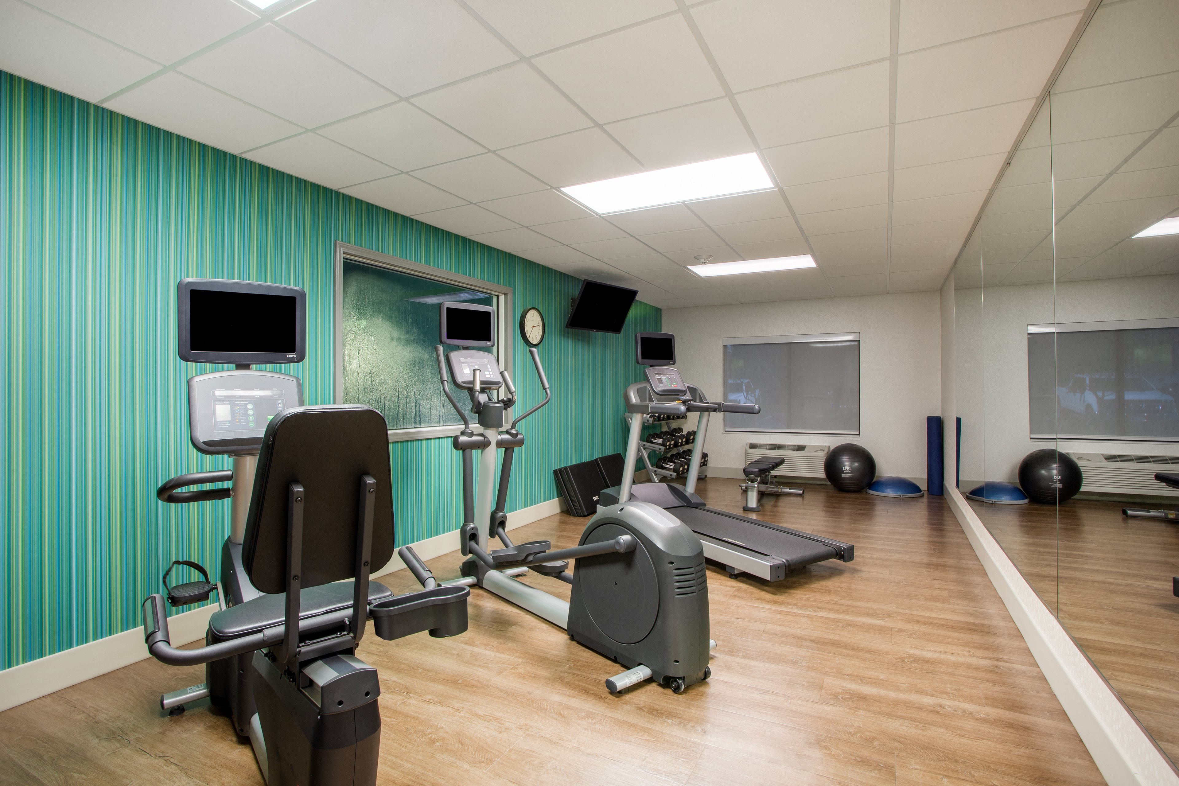 Holiday Inn Express Hotel Suites Lewisburg 9/16