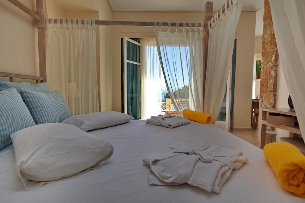 Alonissos Beach Bungalows And Suites Hotel 7/50