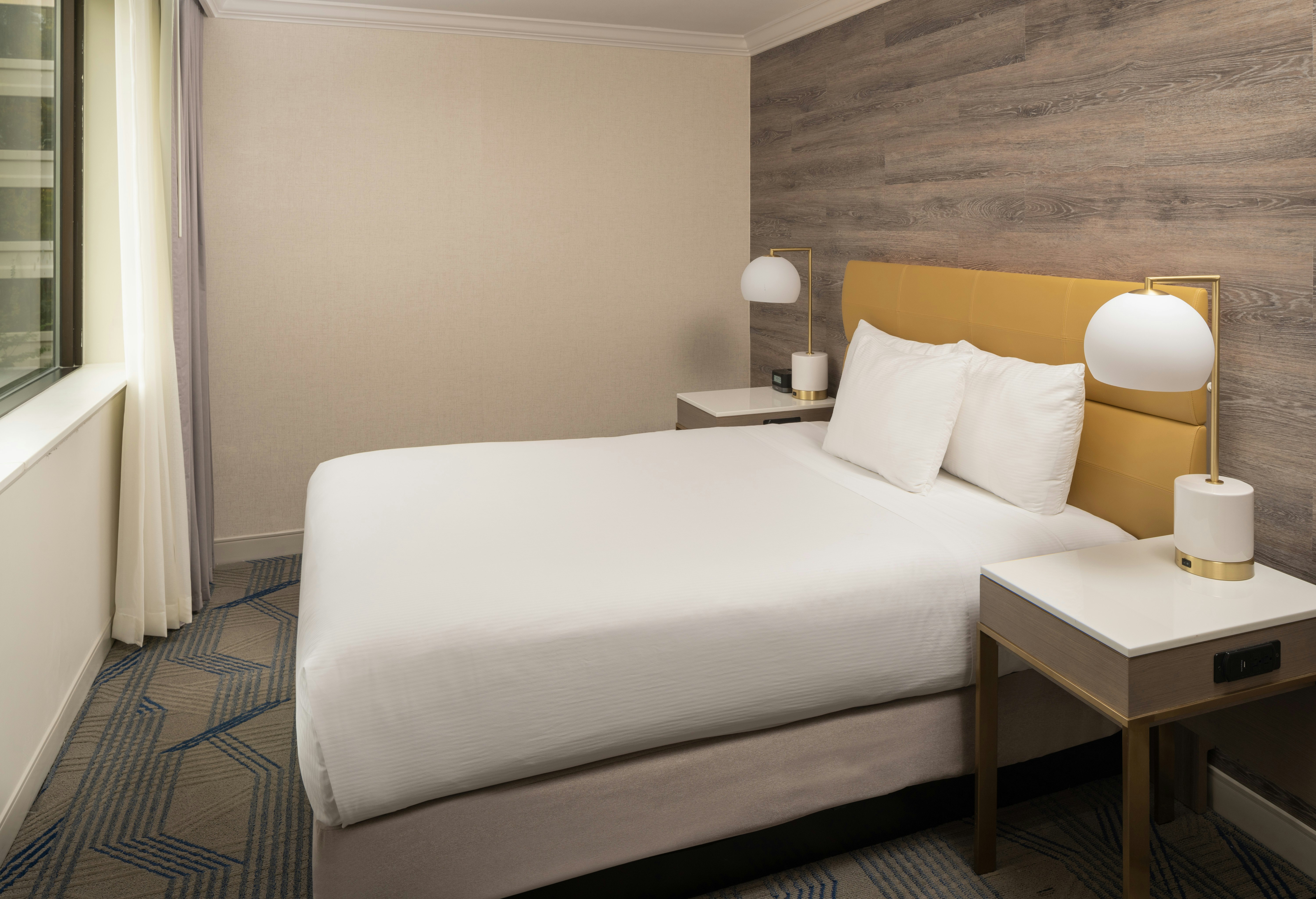 Room, Queen Bed, Alcove