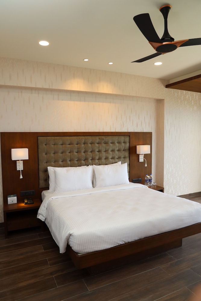 Devka Beach Resort 10/40