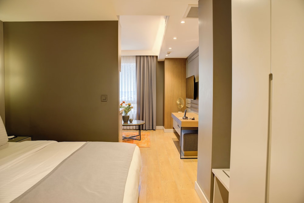 Valente Suites Hotel 10/30