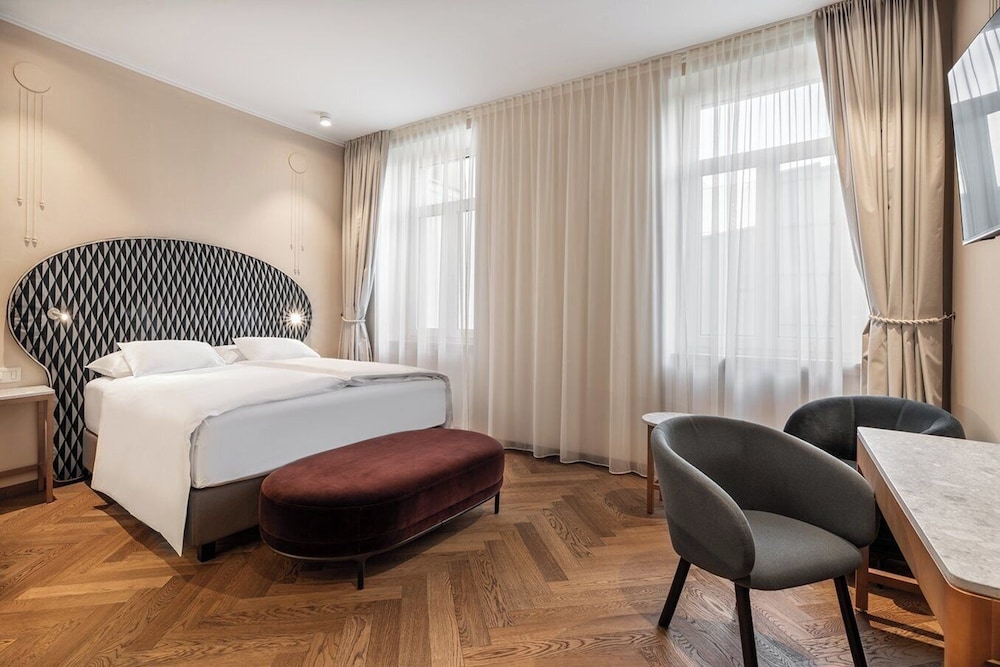 غرفة كومفورت سوبيريور بسرير كوين، Grand Hotel Union Eurostars (ex Grand Hotel Union) 5/7