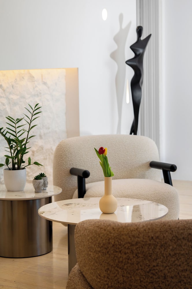 Nikos Hotel 35/46