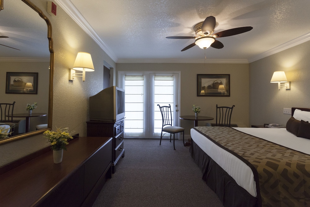 Reagan Resorts Inn 13/29