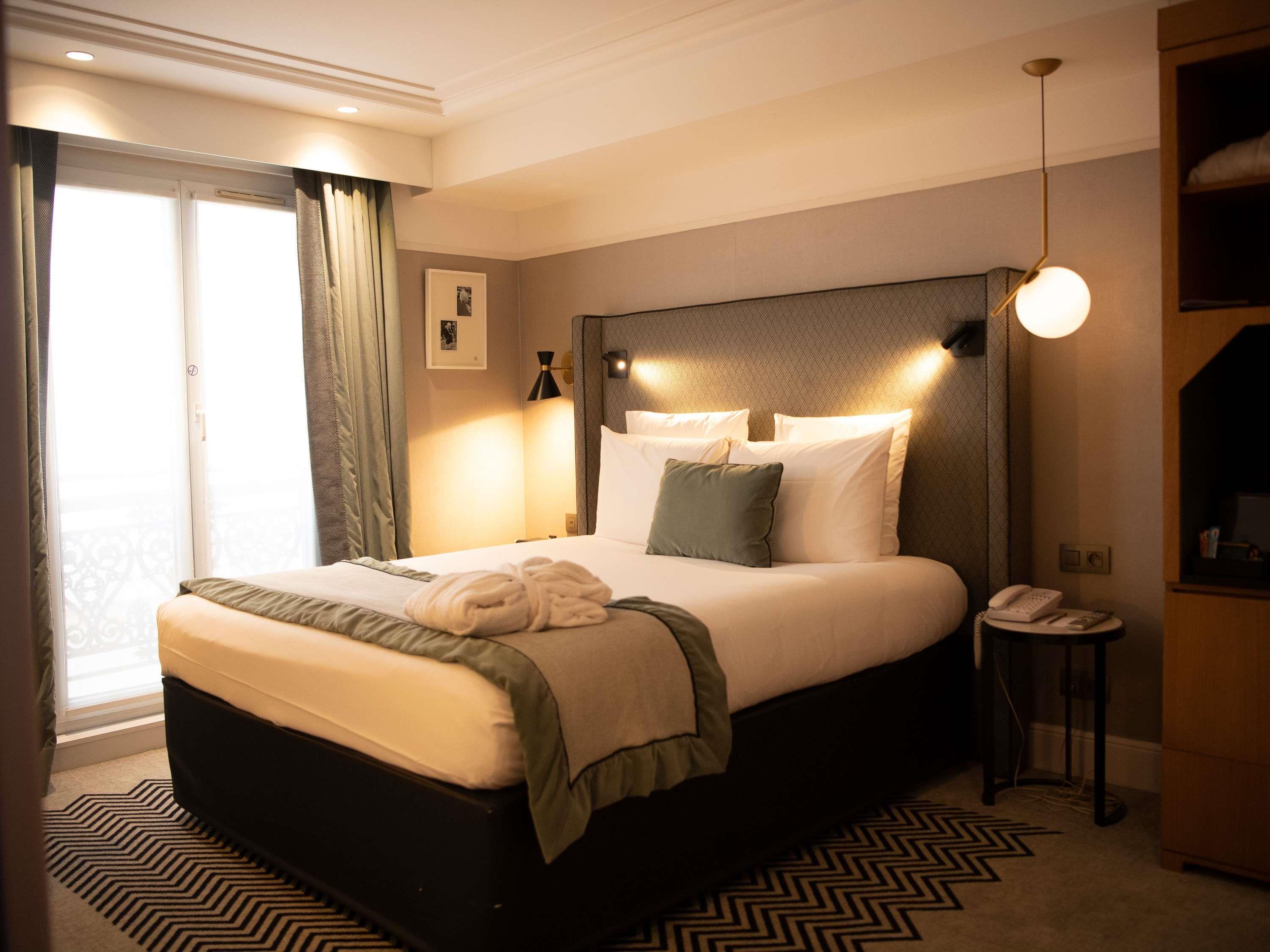 PREMIUM, PRIVILEGE, DOUBLE BED