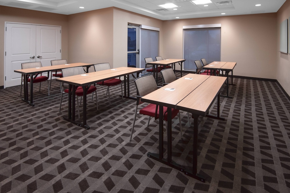 TownePlace Suites by Marriott St. Louis Edwardsville, IL 44/46