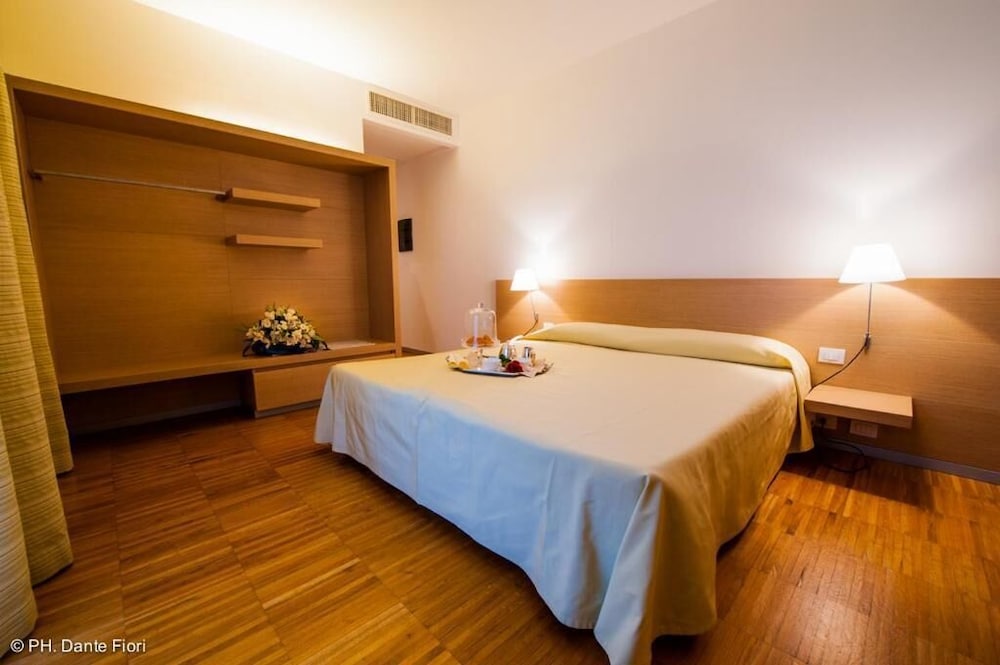 Schio Hotel 10/40
