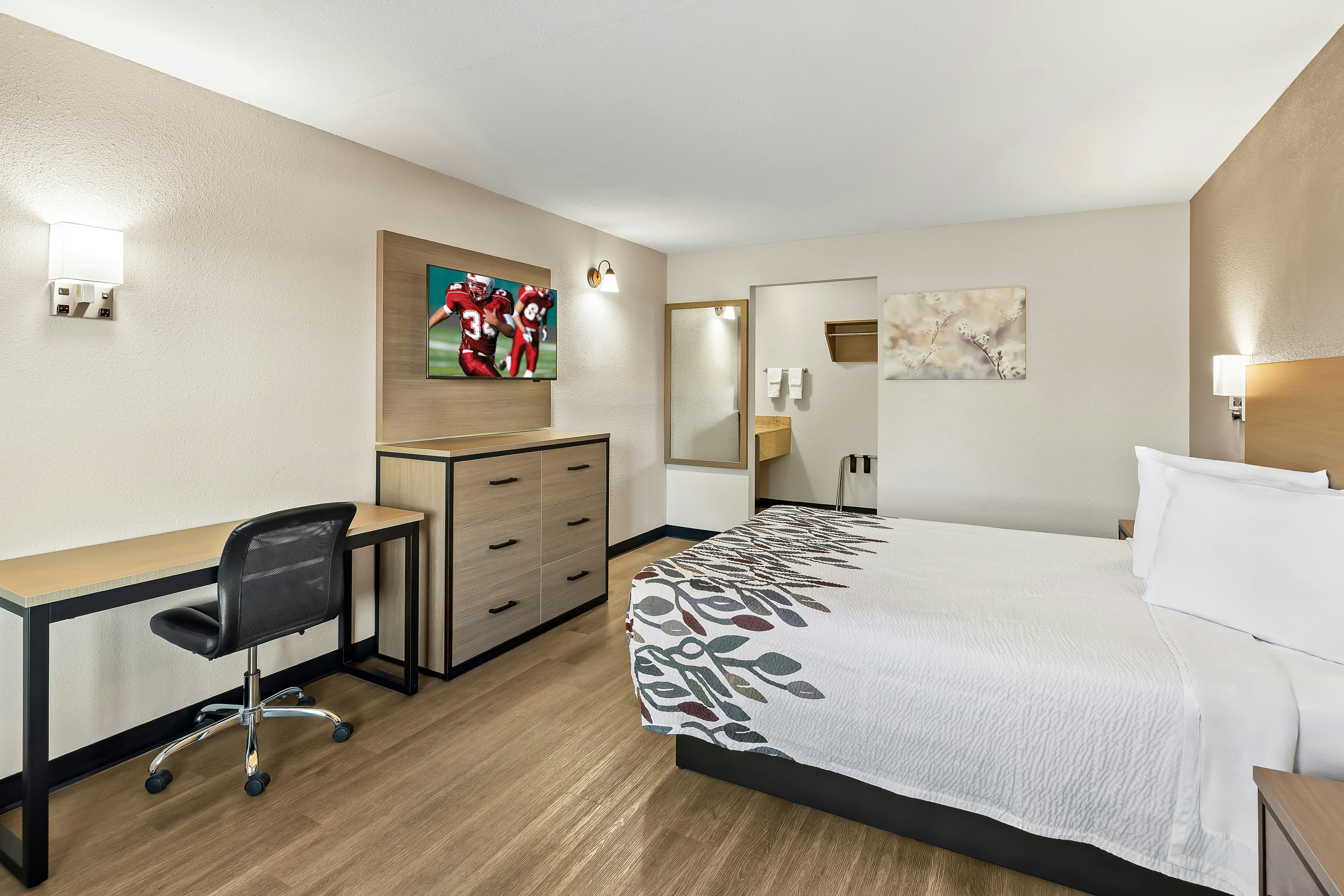 NON-SMOKING DELUXE 1 QUEEN BED, MICRO-FRIDGE