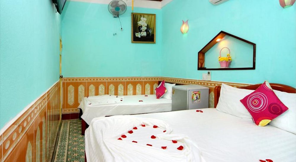 ROOM, TWIN BEDS