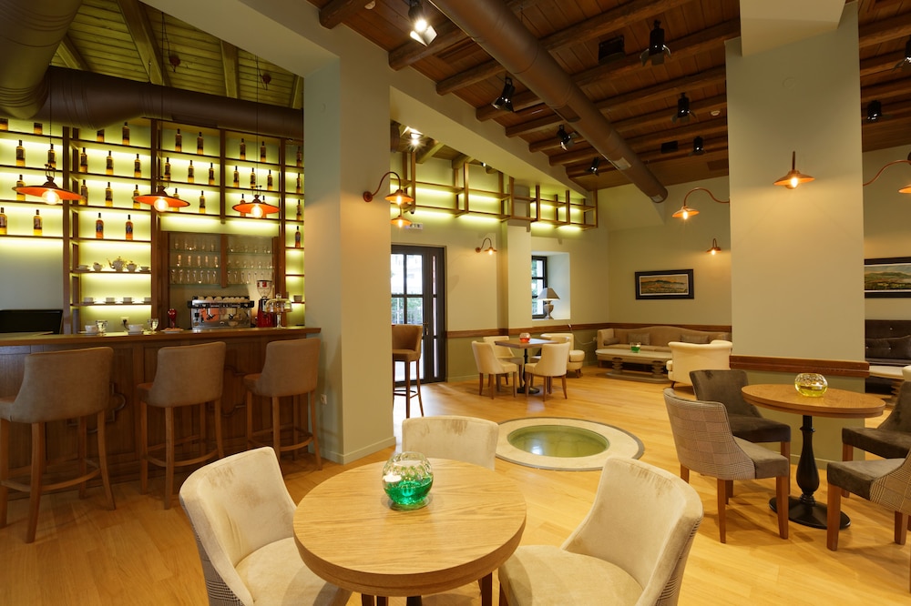 Ionia Suites 35/40