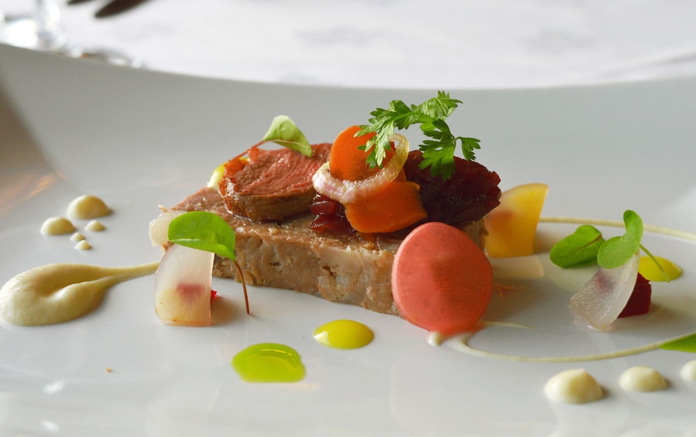 The Four Seasons Hotel 40/61