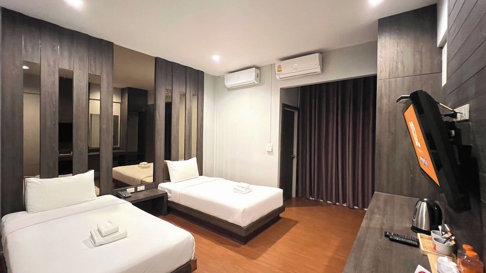 B2 Buriram Boutique & Budget Hotel 30/50