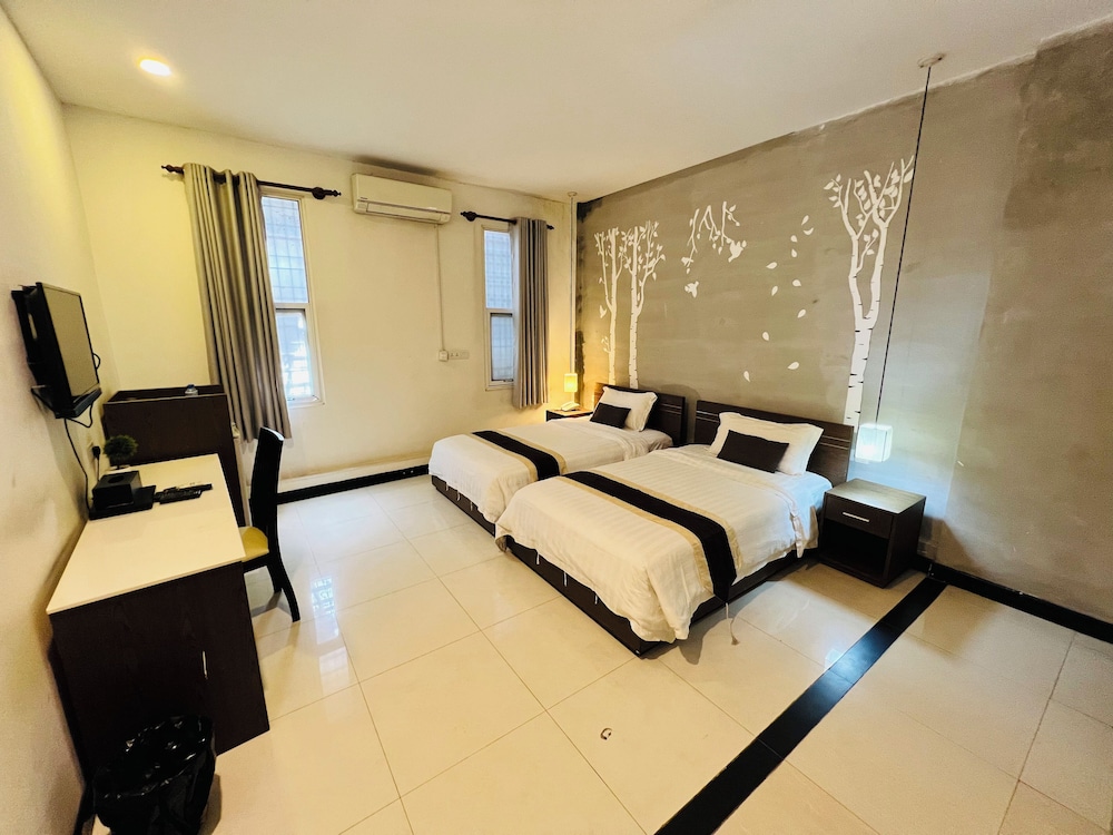 DELUXE, TWIN BEDS