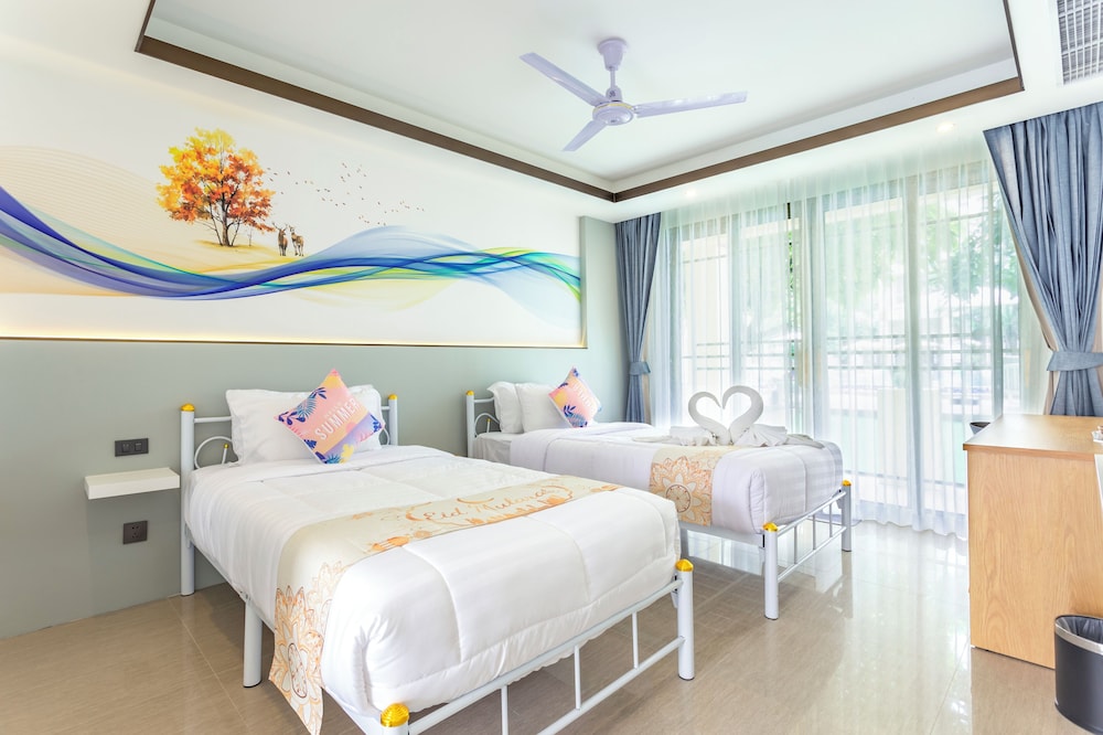 Deluxe, Double or Twin Bed, Pool Access