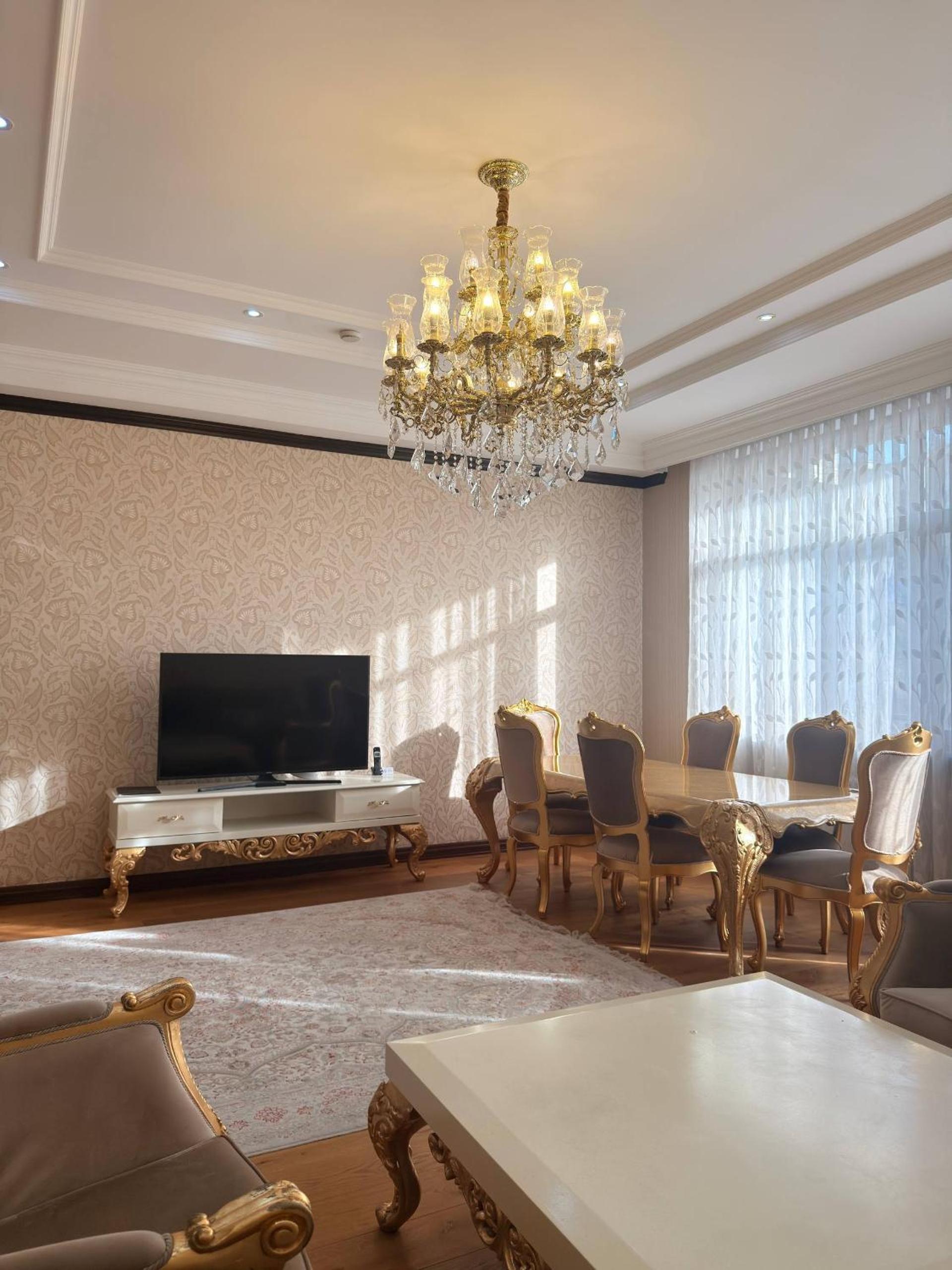 Royal Residence 67/78