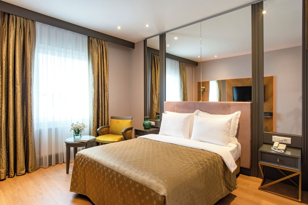 Oran Hotel 10/62