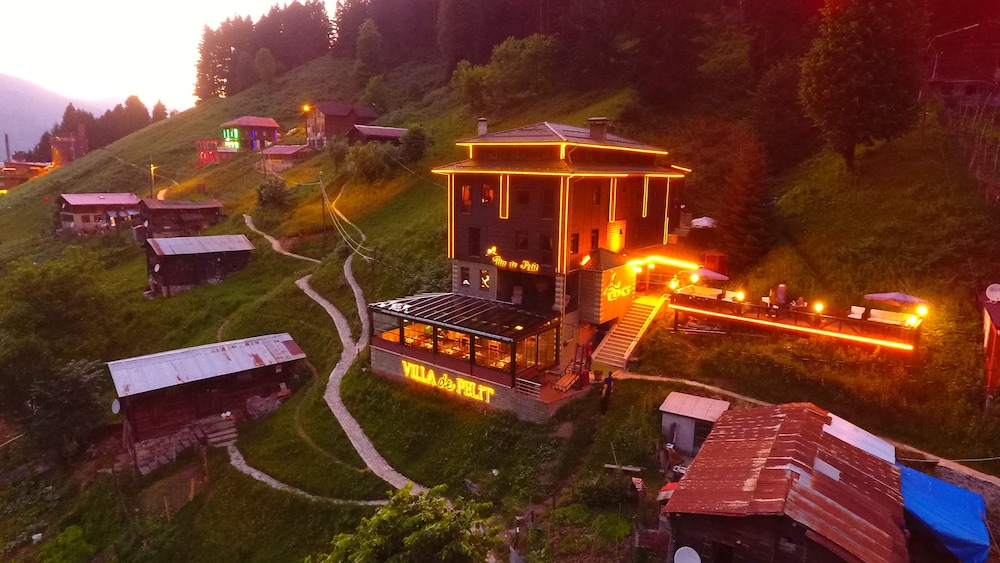 Villa De Pelit Hotel 5/50
