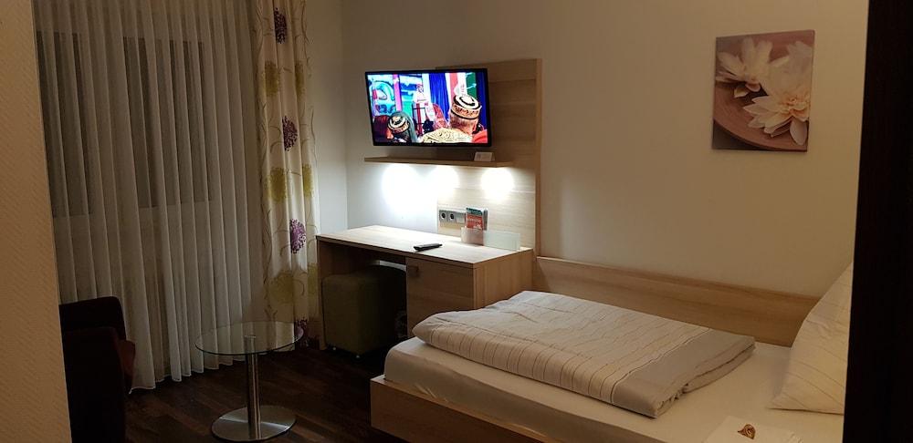 Hotel Froehlich 7/30