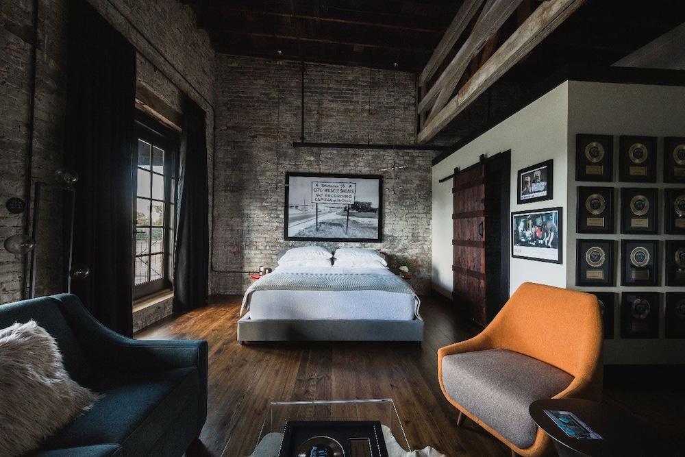 Gunrunner Boutique Hotel 37/63