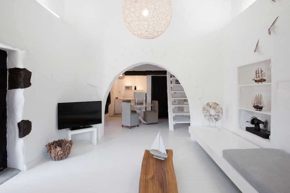 Monastery Estate Guesthouse 28/48