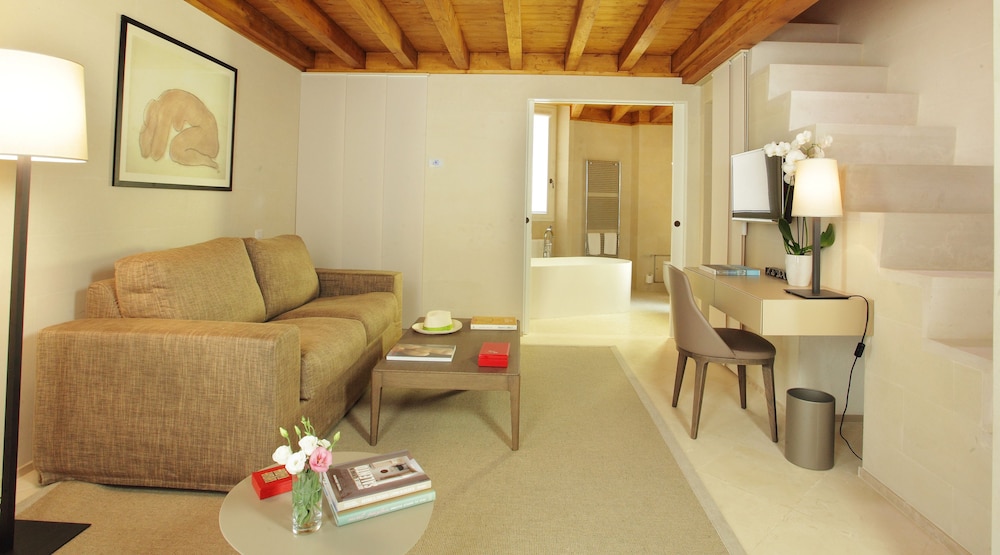 La Fiermontina Luxury Home Hotel 56/77