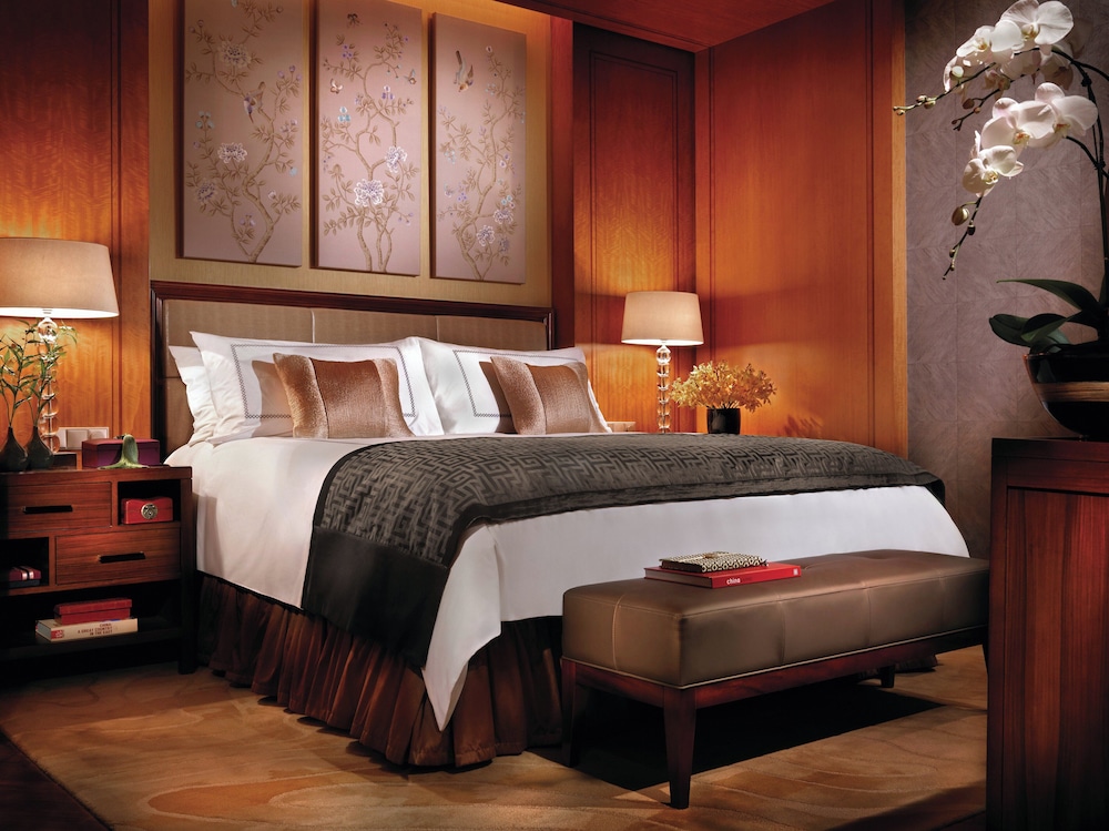 PREMIER, KING BED, GARDEN VIEW