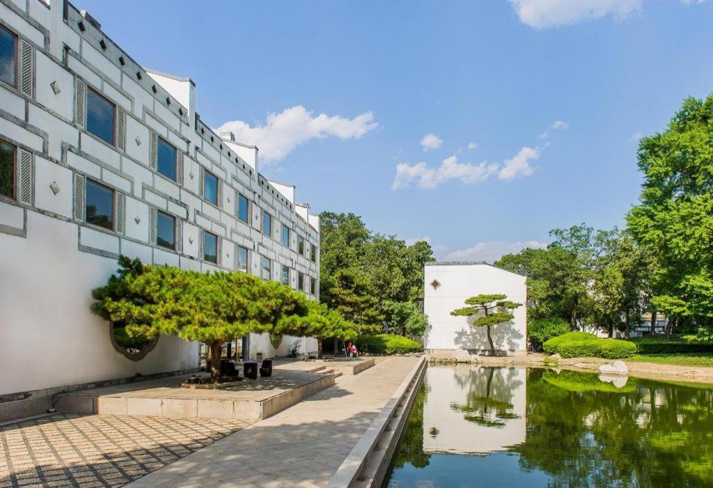 Fragrant Hill Hotel 48/60