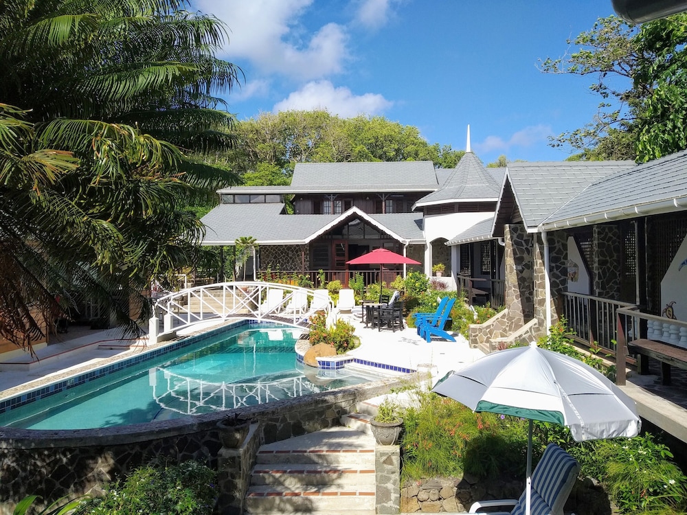 SPRING HOUSE BEQUIA 44/50