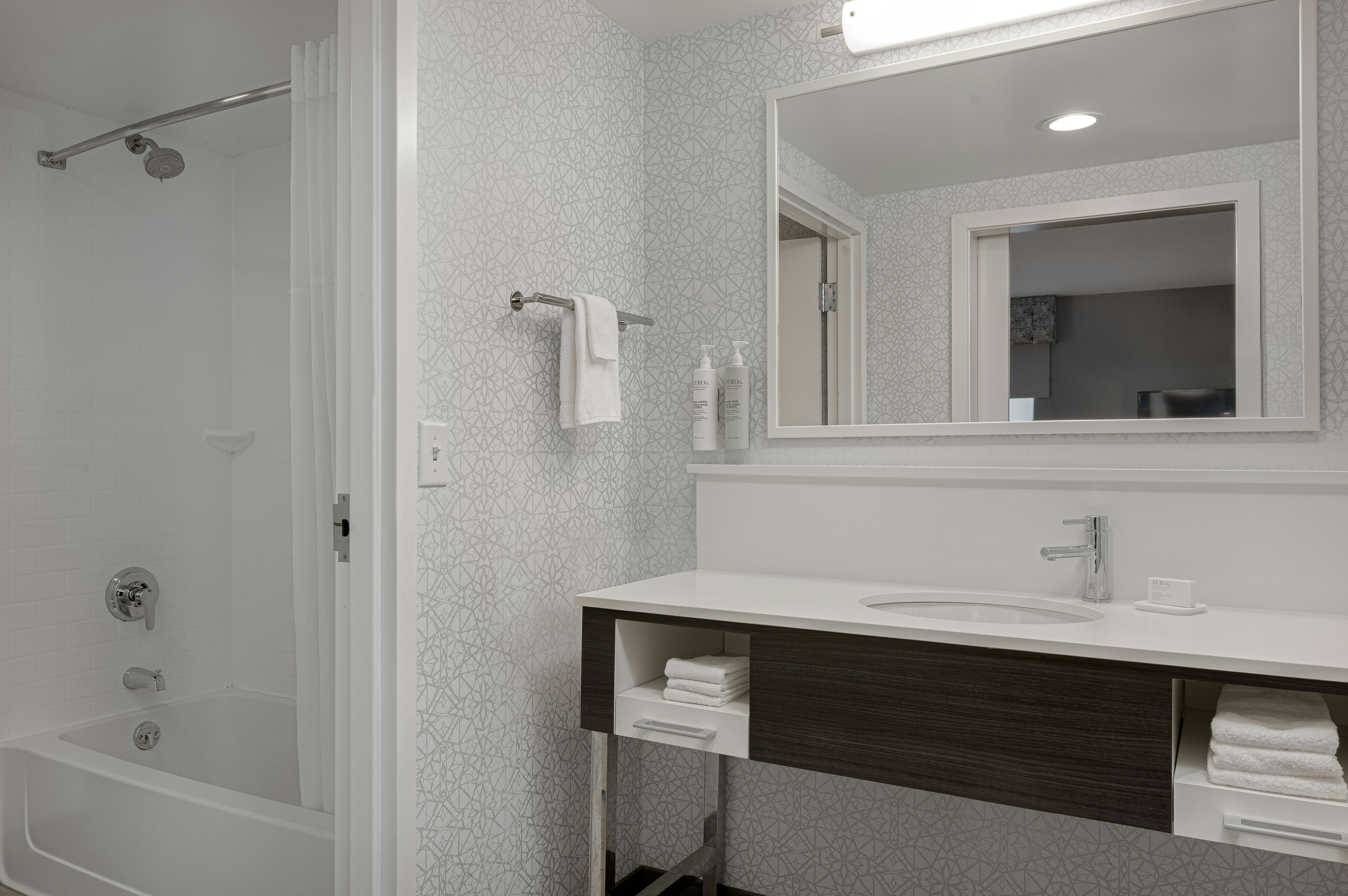 غرفة بسريرين كوين بحوض استحمام، Hampton Inn Dubuque 5/5