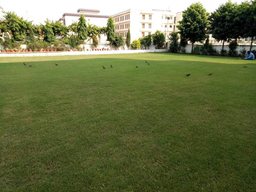 Hotel Taj Darbar 42/45