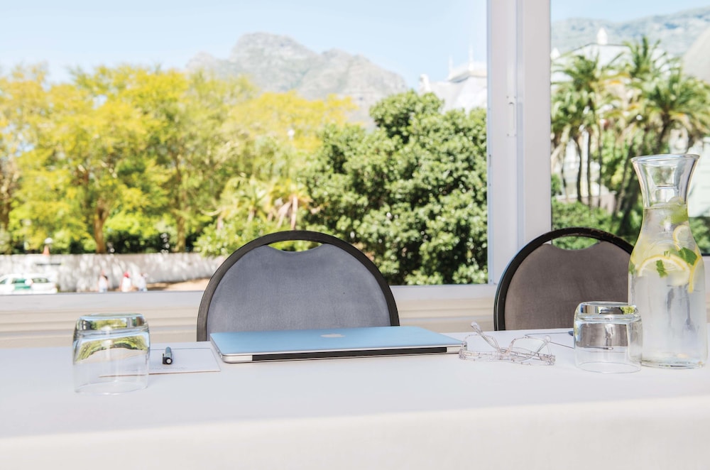 Cape Town Hollow Boutique Hotel 65/66