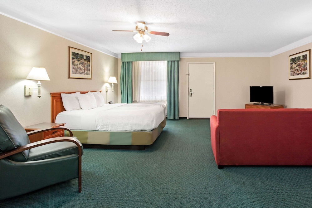 Baymont by Wyndham Fort Stockton 26/52