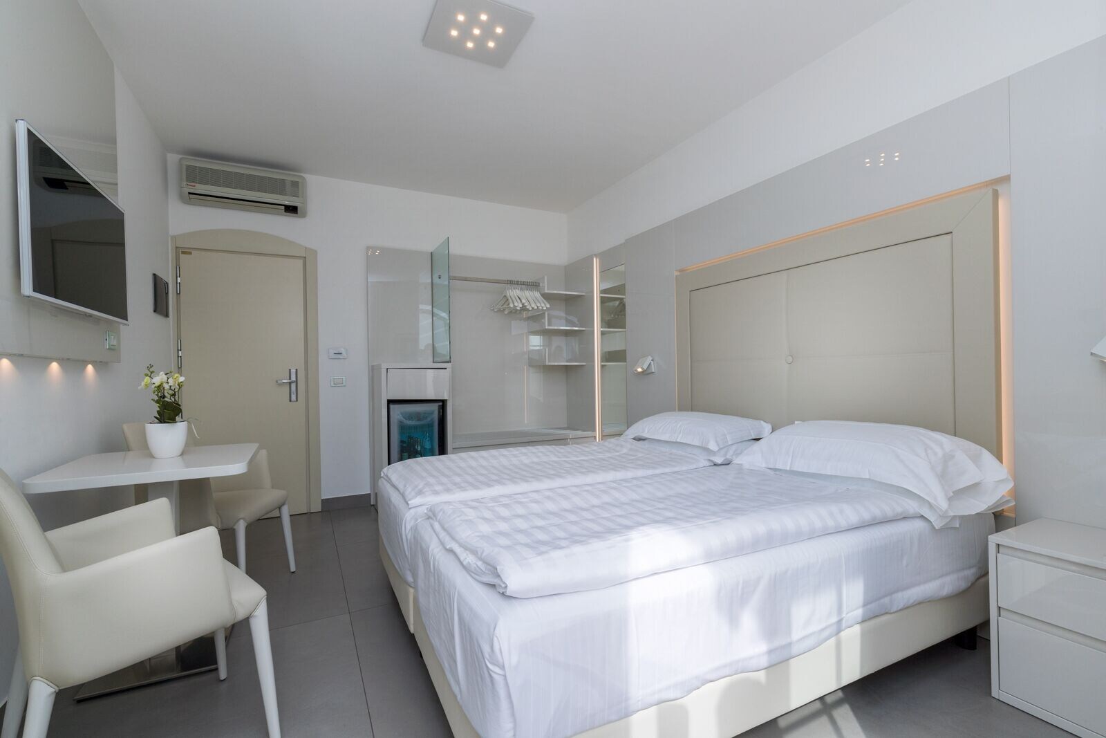 TOWER, DOUBLE OR TWIN BED, TERRACE