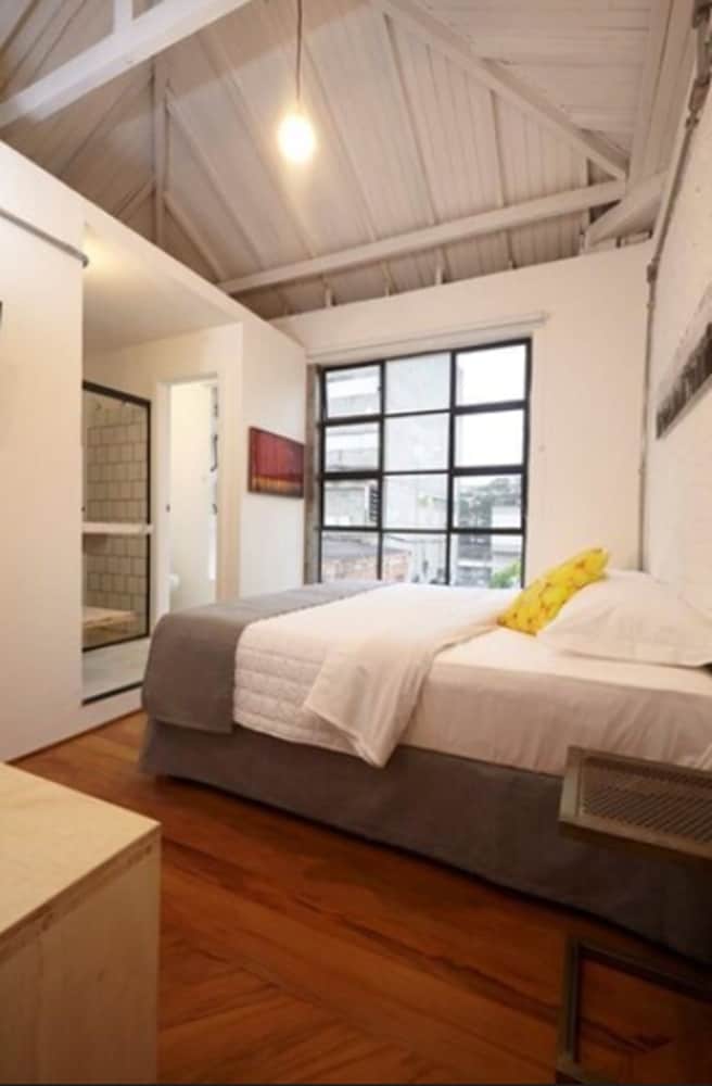 LUXURY, DOUBLE OR TWIN BED