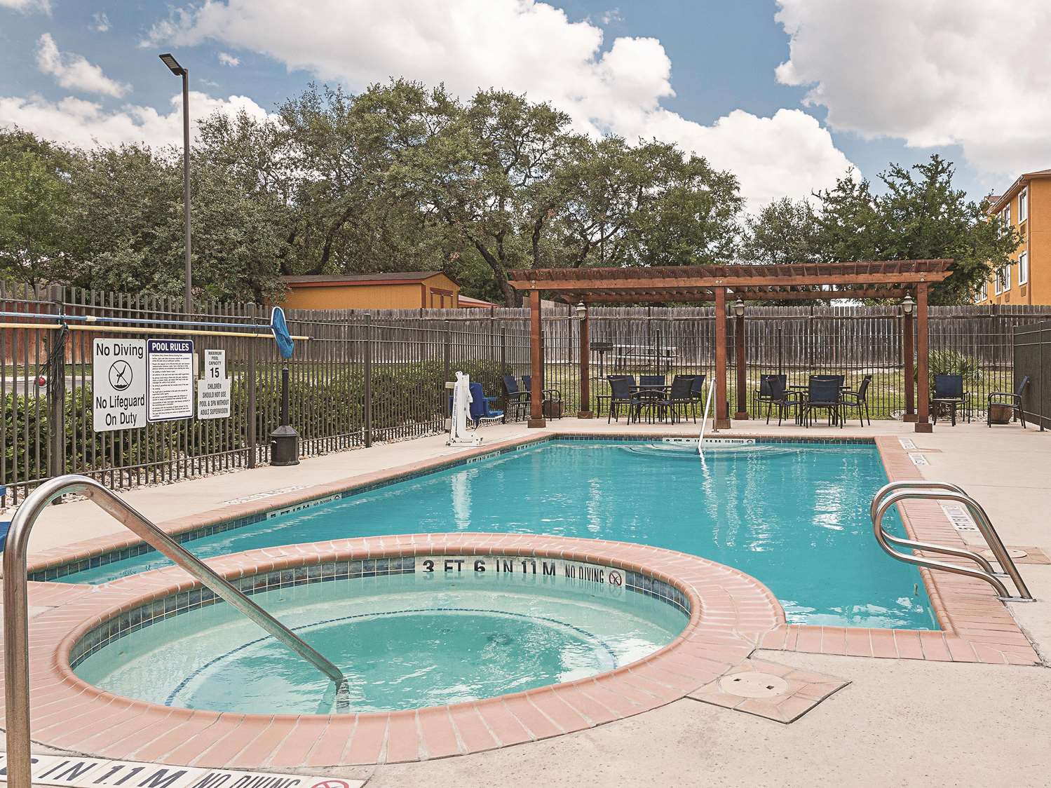 La Quinta Inn & Suites by Wyndham San Antonio Northwest 8/62